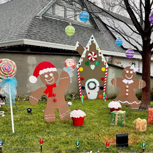 Gingerbread house decorations deals outdoor