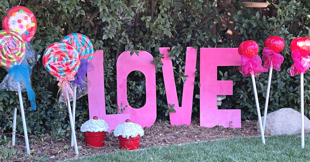 Outdoor Valentine’s Day Decorations